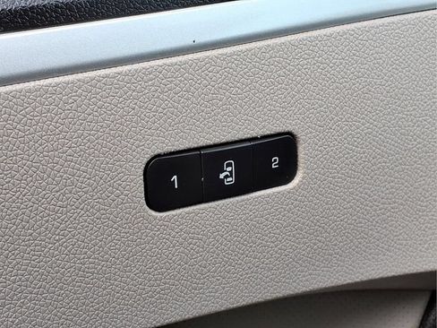 Used 2009 Chevrolet Traverse LTZ AWD/4WD image 20