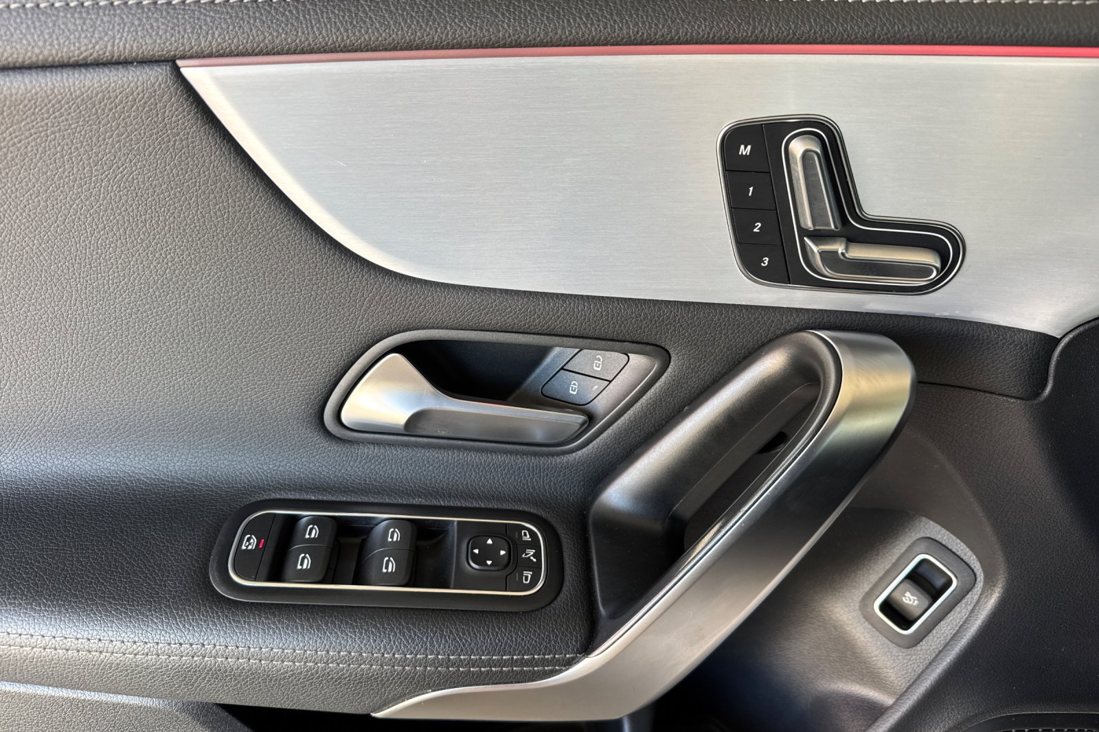 Used 2025 Mercedes-Benz CLA 250 image 11