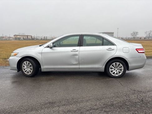 Used 2011 Toyota Camry LE image 6