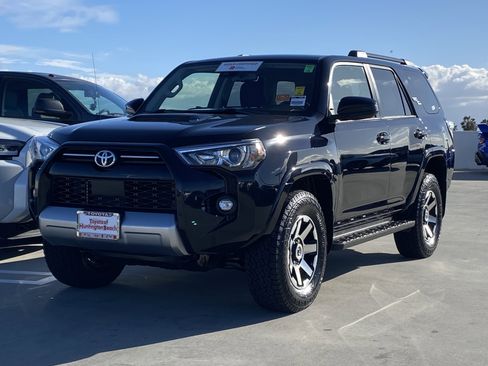 Certified 2024 Toyota 4Runner TRD Off-Road image 6