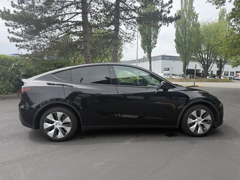 Used 2021 Tesla Model Y Long Range AWD/4WD image 5