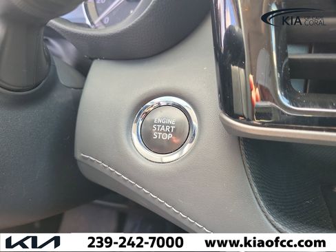Used 2022 Toyota Highlander XLE FWD image 31