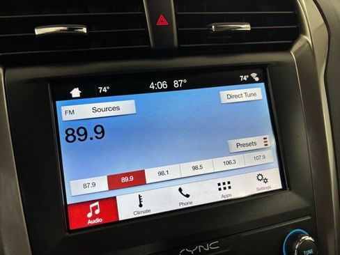Used 2019 Ford Fusion SE FWD image 19