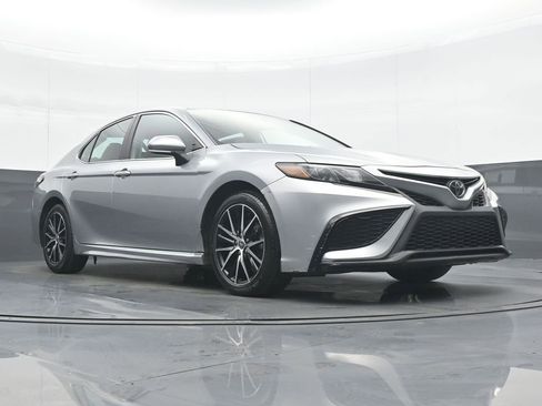 Used 2023 Toyota Camry SE FWD image 33