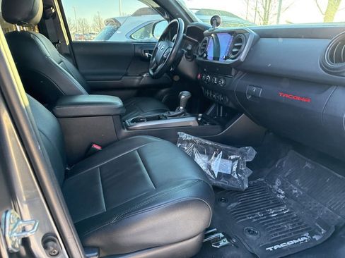 Used 2020 Toyota Tacoma TRD Sport image 16