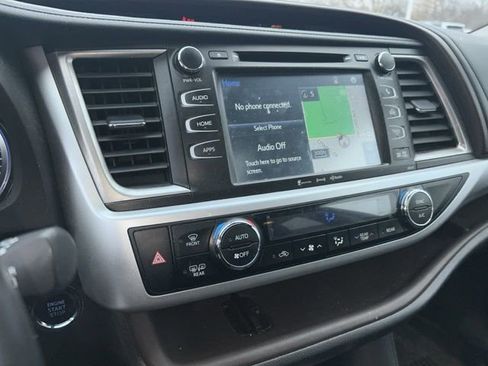 Used 2017 Toyota Highlander XLE image 12