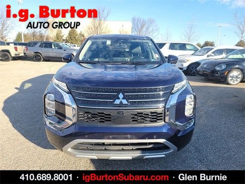 Used 2024 Mitsubishi Outlander SE image 2