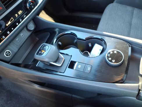 Used 2023 Nissan Rogue SV image 13