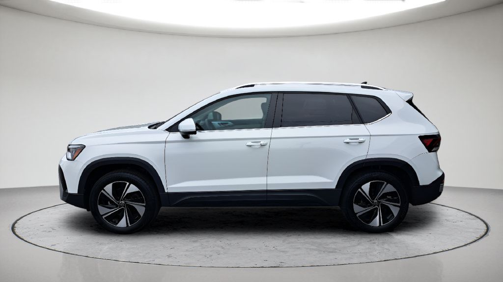 Used 2025 Volkswagen Taos SE AWD/4WD image 8