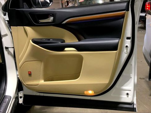 Used 2019 Toyota Highlander Limited image 44