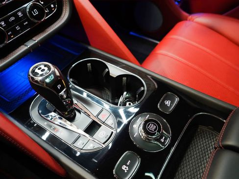 Used 2022 Bentley Bentayga AWD/4WD image 67