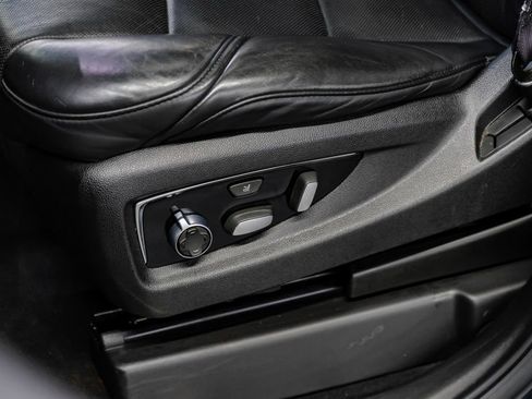 Used 2016 Cadillac Escalade Platinum RWD image 39