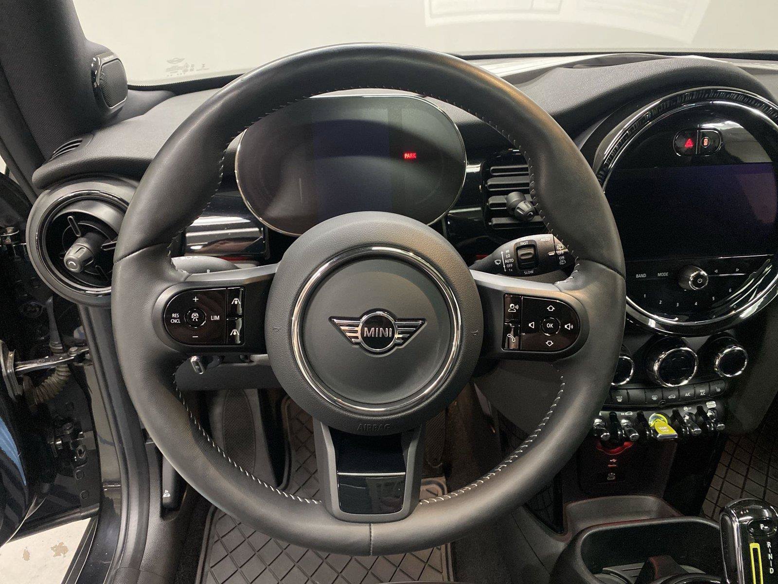 Used 2024 MINI Cooper SE FWD image 15