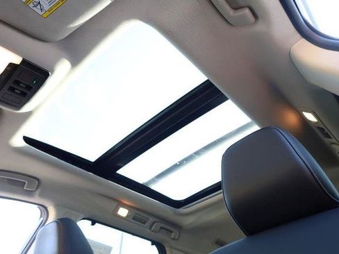 Certified 2025 Nissan Pathfinder Platinum FWD image 9