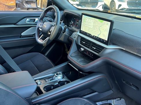 Used 2025 Ford Explorer ST image 12