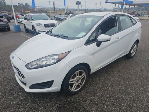 Used 2019 Ford Fiesta SE image 3