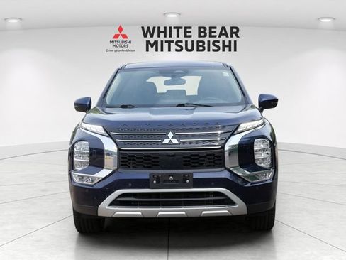 Used 2023 Mitsubishi Outlander SE AWD/4WD image 2