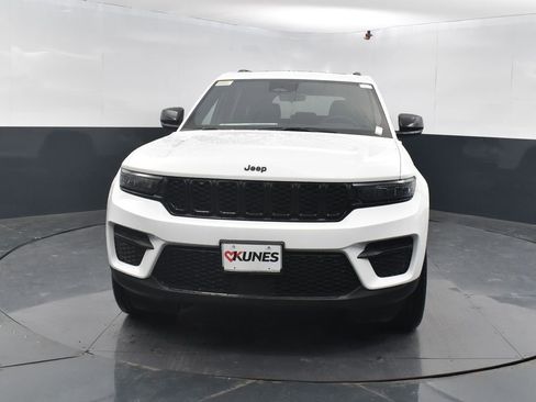 New 2025 Jeep Grand Cherokee Altitude image 2