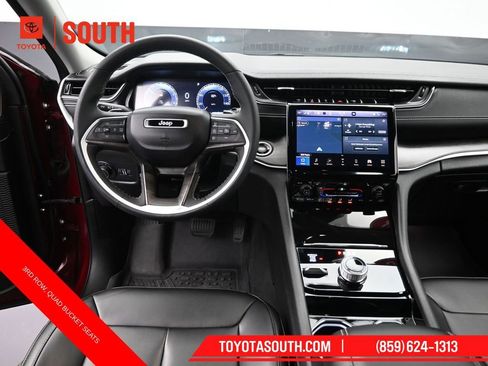 Used 2023 Jeep Grand Cherokee L Limited AWD/4WD image 11