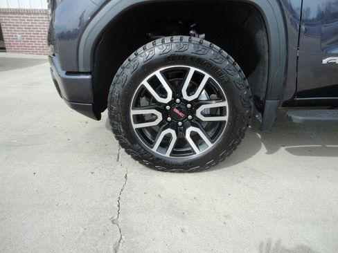 Used 2022 GMC Sierra 1500 AT4 w/ AT4 Premium Package image 2