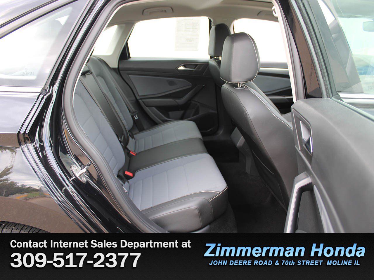 Used 2025 Volkswagen Jetta SE FWD image 7
