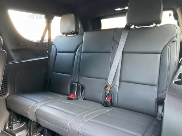 Used 2024 Chevrolet Suburban Z71 w/ Luxury Package AWD/4WD image 18