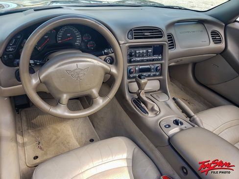 Used 2003 Chevrolet Corvette Coupe w/ Preferred Equipment Group RWD image 20