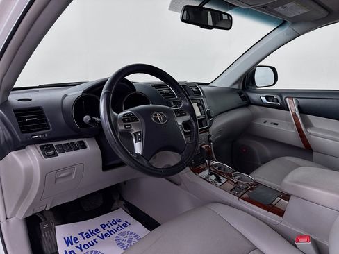 Used 2013 Toyota Highlander Limited AWD/4WD image 9