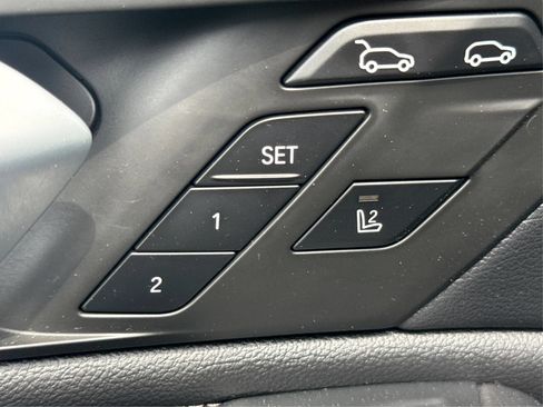 Used 2020 BMW X6 M50i w/ Premium Package AWD/4WD image 21