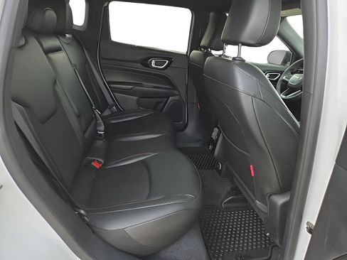 Used 2025 Jeep Compass Trailhawk AWD/4WD image 16