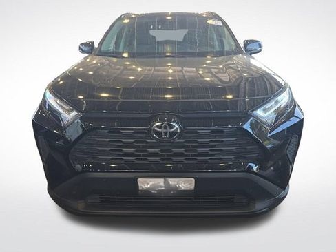 Used 2025 Toyota RAV4 XLE AWD/4WD image 3