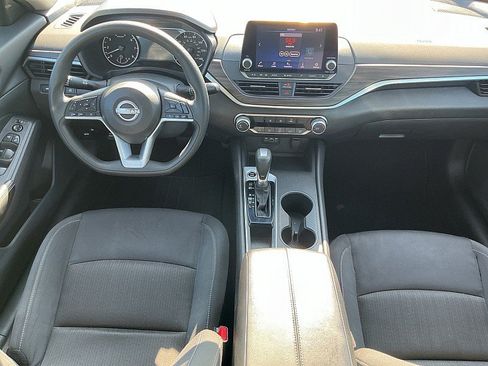 Used 2025 Nissan Altima 2.5 SV FWD image 14