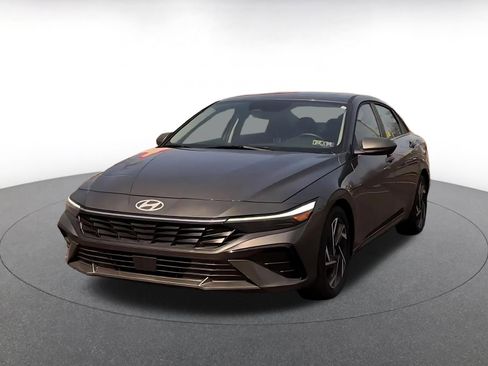 Used 2025 Hyundai Elantra SEL FWD image 7