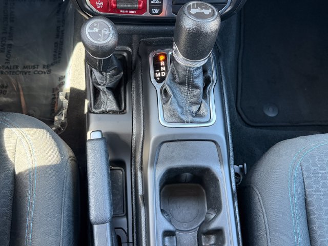 Used 2024 Jeep Wrangler Unlimited Rubicon 4xe AWD/4WD image 23