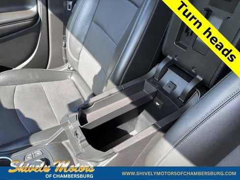 Used 2022 GMC Terrain SLT image 28