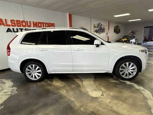 Used 2018 Volvo XC90 T6 Momentum w/ Convenience Package image 3