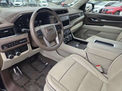 Used 2024 GMC Yukon XL Denali w/ Advanced Technology Package AWD/4WD image 15