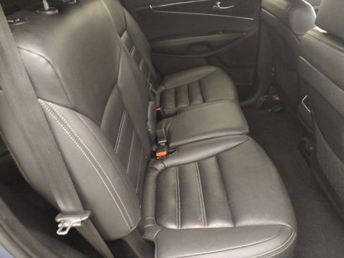 Used 2020 Kia Sorento S FWD image 19