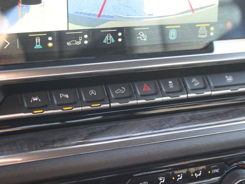 Used 2023 Chevrolet Silverado 1500 LTZ w/ LTZ Convenience Package II AWD/4WD image 24