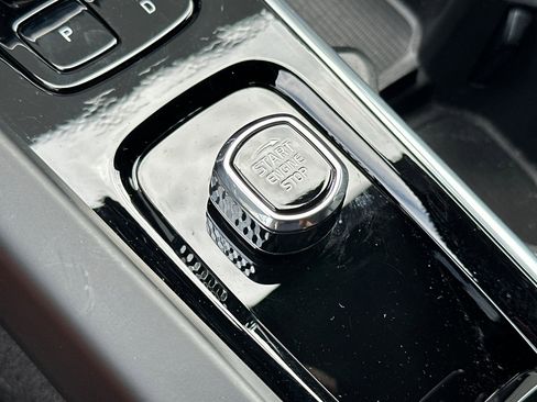 Certified 2024 Volvo XC60 T8 Ultimate w/ Protection Package Premier image 28