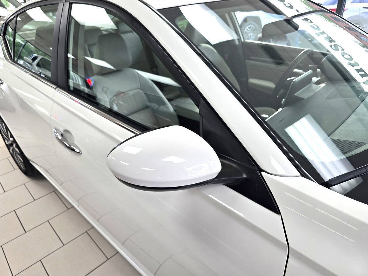 Used 2023 Nissan Altima 2.5 SV AWD/4WD image 8