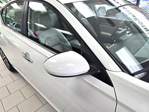 Used 2023 Nissan Altima 2.5 SV AWD/4WD image 8
