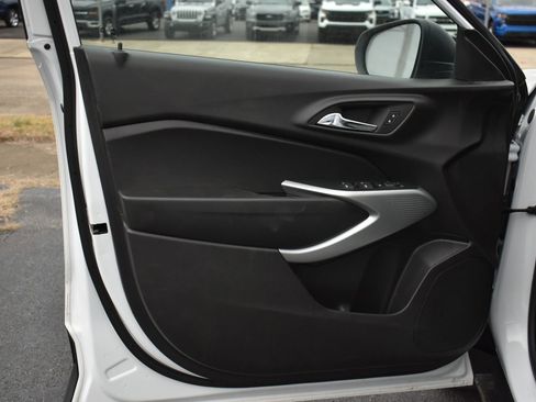 Used 2025 Chevrolet Trax LS image 11