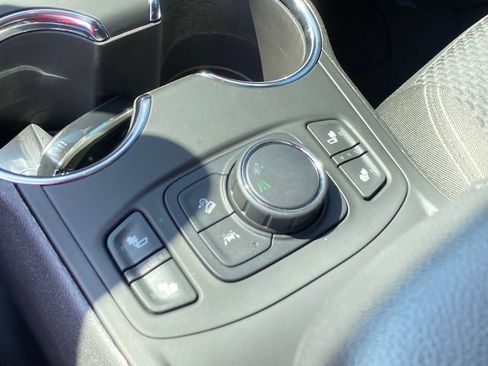 Used 2022 GMC Terrain SLE w/ Driver Convenience Package FWD image 13