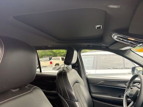 Used 2024 Jeep Grand Cherokee Altitude AWD/4WD image 11