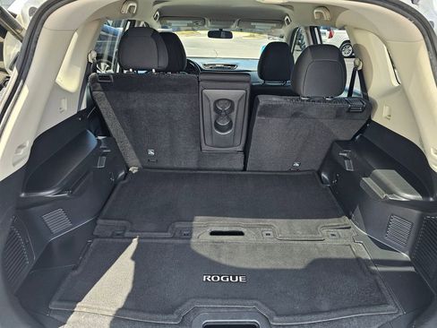 Used 2018 Nissan Rogue SV AWD/4WD image 10