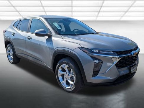 New 2026 Chevrolet Trax LS w/ LS Convenience Package FWD image 1