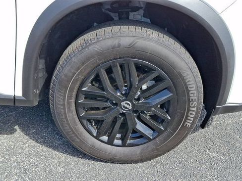 Used 2025 Nissan Rogue S FWD image 11