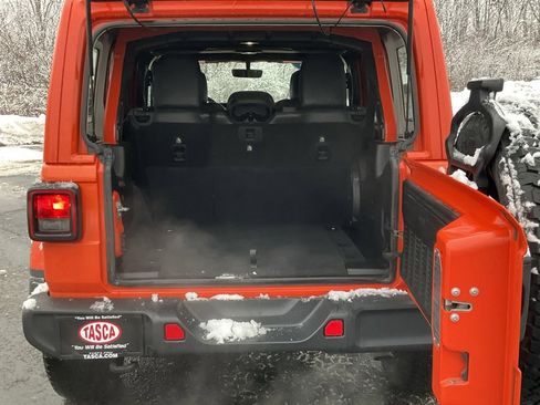 Used 2018 Jeep Wrangler Unlimited Sahara image 27