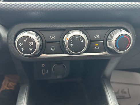 Used 2021 Nissan Kicks S image 22